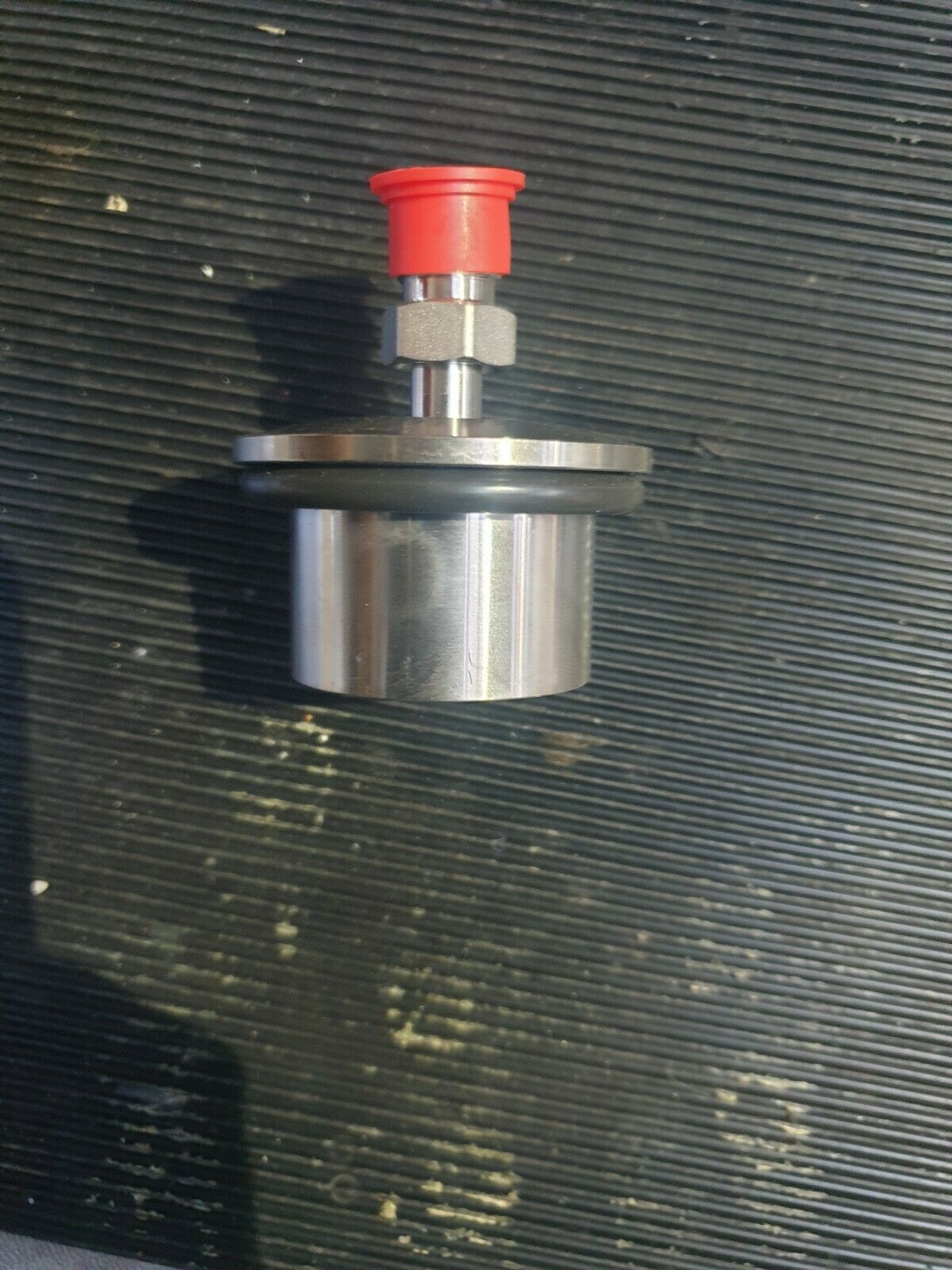 Used 19-053642-00 REV H gasshield Hi-Purity Gas Diffuser (rbd2.1b1)