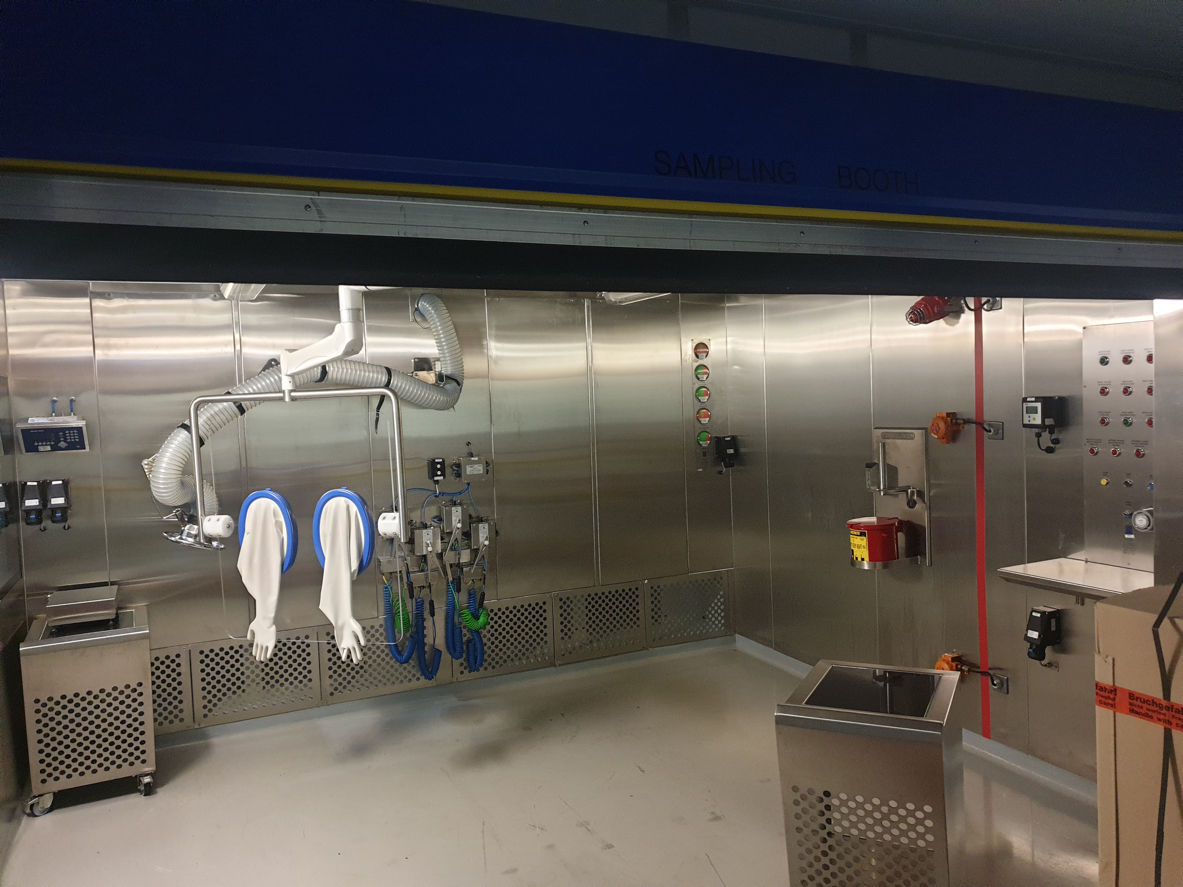 Used Extract Technologies Warehouse Downflow Sampling Booth