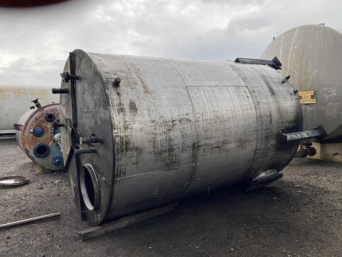 Used Used approximately 4500 gallon vertical stainless steel tank