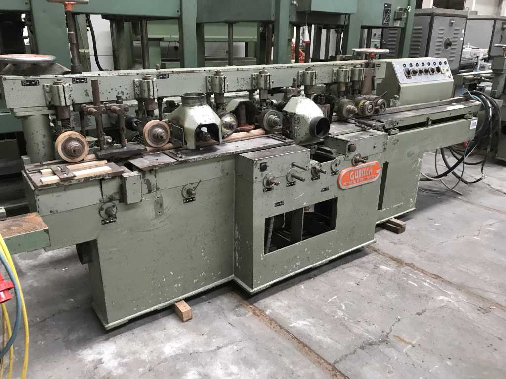 Usato Scorniciatrice marca Gubish attrezzata per pezzi tondi da 34,50mm (completa di utensili per altri diametri di pezzi tondi)