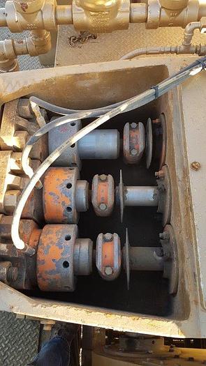 Used 2000 WELCAN 4 Axle Carrier Style Oilfield Pump / Kill Truck