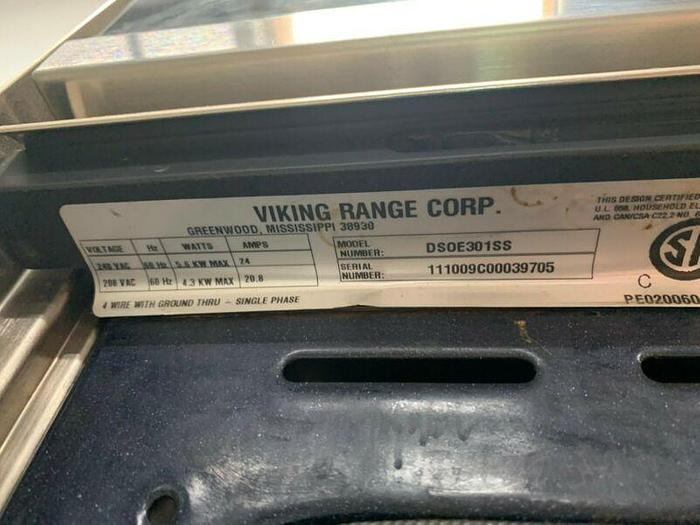 Used Viking Designer Series DSOE301SS Stainless Steel Electric Wall Oven