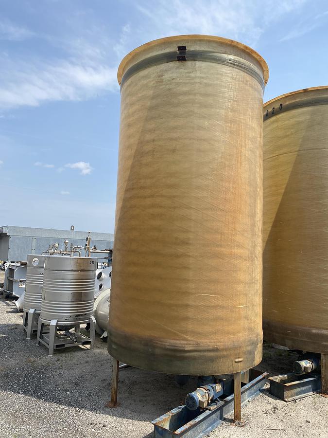 Used Used Beckart Environmental Inc. 3700 gallon vertical fiberglass mix tank