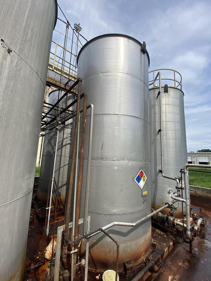 Used Used Industrial Air Inc. approximately 10,000 gallon stainless steel storage tank