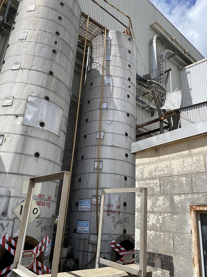 Used Used approximately 3,600 gallon carbon steel vertical tank