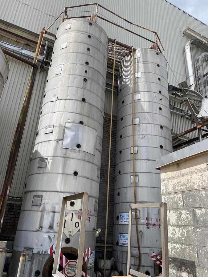 Used Used approximately 3,600 gallon carbon steel vertical tank