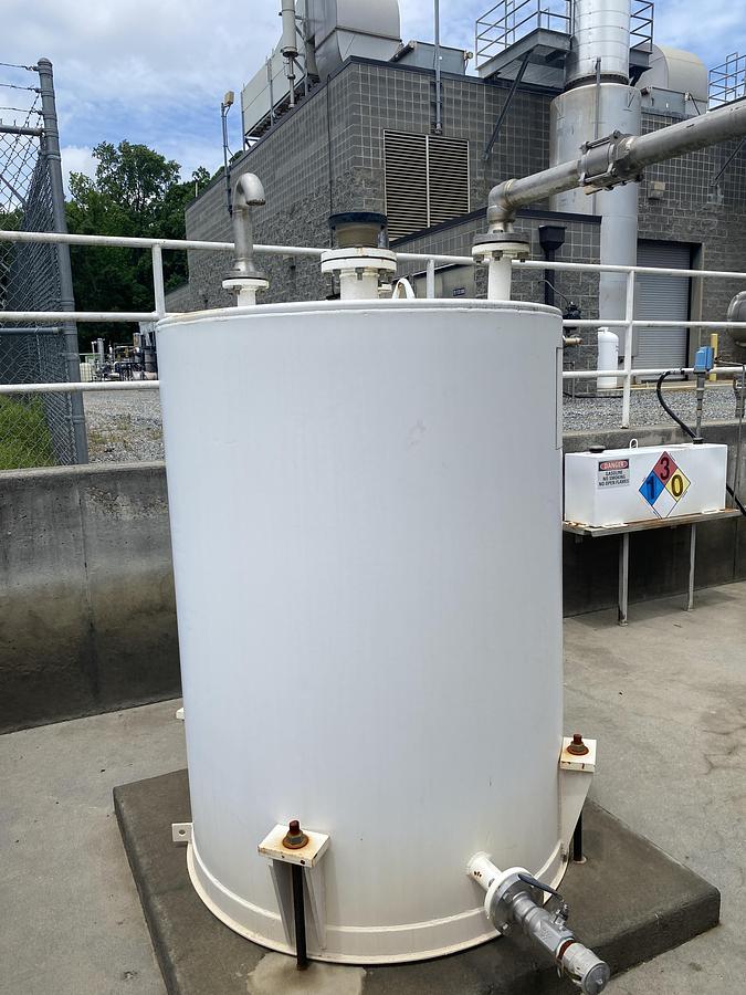 Used Used Highland Tank approximately 500 gallon vertical carbon steel waste oil tank.