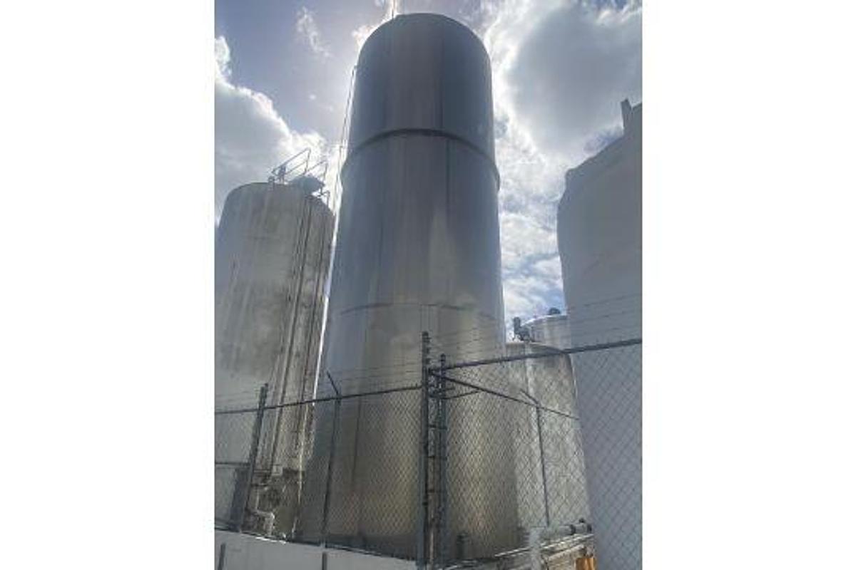 Used Used Walker 30,000 gallon T-304 stainless steel silo