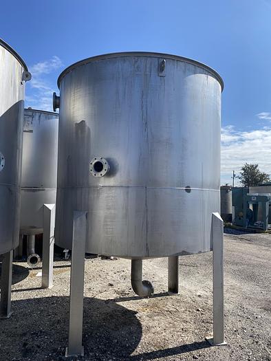 Used Used Gaston County approximately 2800 gallon 304L stainless steel vertical tank