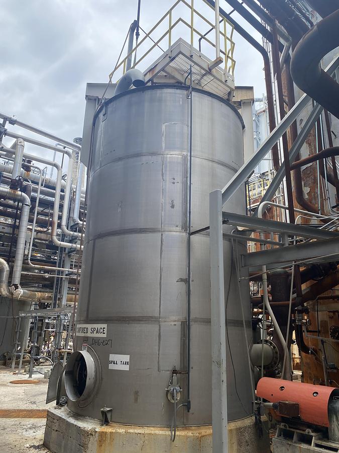 Used Used A.V.A. approximately 10,500 gallon stainless steel vertical mix tank