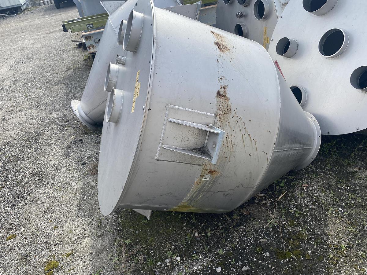 Used Used approximately 36 cu ft. stainless steel vertical hopper