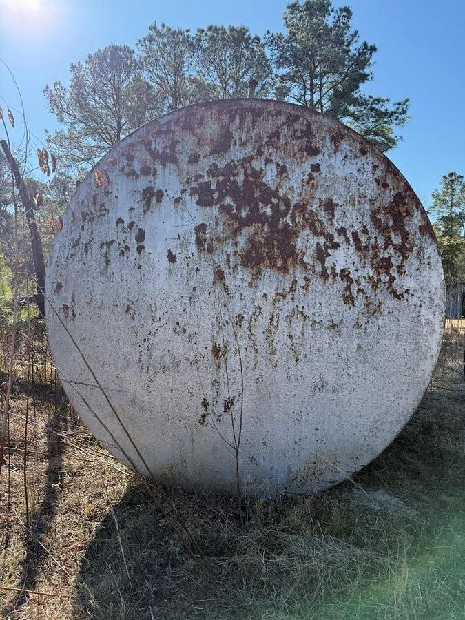 Used Used approximately 10,000 gallon carbon steel horizontal single walled fuel tank