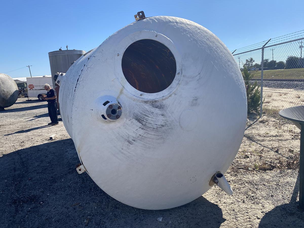 Used Used Owens Corning 5600  gallon fiberglass vertical storage tank