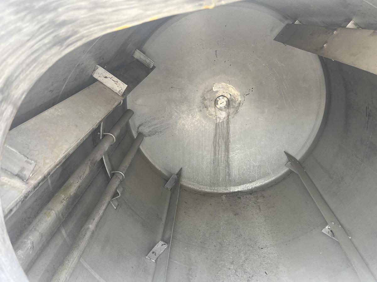 Used Perry approximately 670 gallon vertical T304 stainless steel mix tank