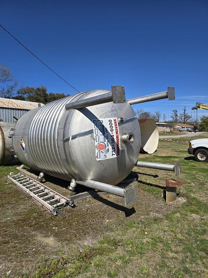 Used Used Roben Mfg Co., Inc 6000 gallon 304 stainless steel jacketed reactor body