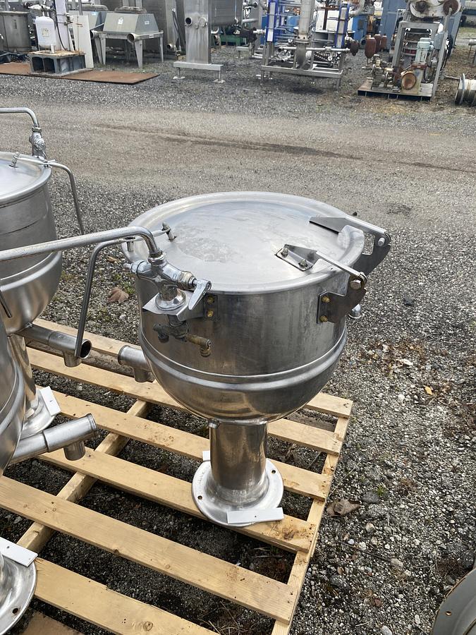 Used Used Groen 20 gallon 316 stainless steel jacketed stationary kettle.