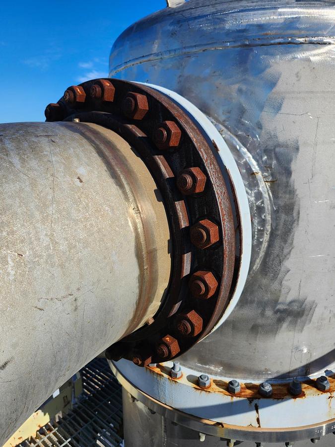 Used Used Advanced Vessel & Alloy approximately 3700 sq ft. Duplex 2205 vertical shell and tube heat exchanger