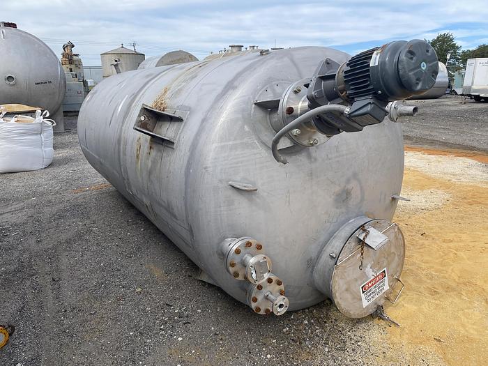 Used Used Ward Tank Corporation approximately 2850 gallon 304 stainless steel vertical mix tank