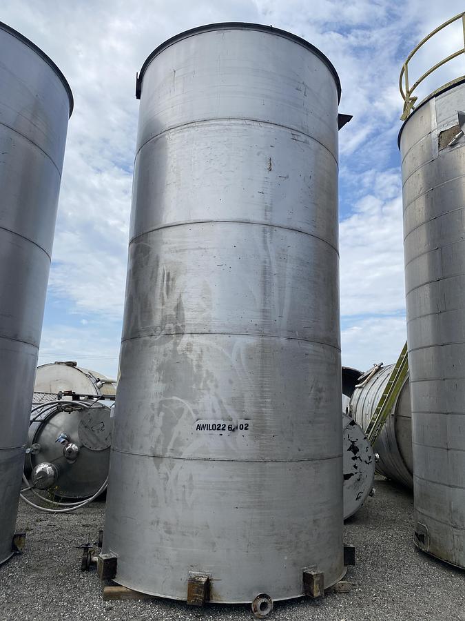 Used Used Industrial Air Inc. approximately 10,000 gallon 304 stainless steel storage tank