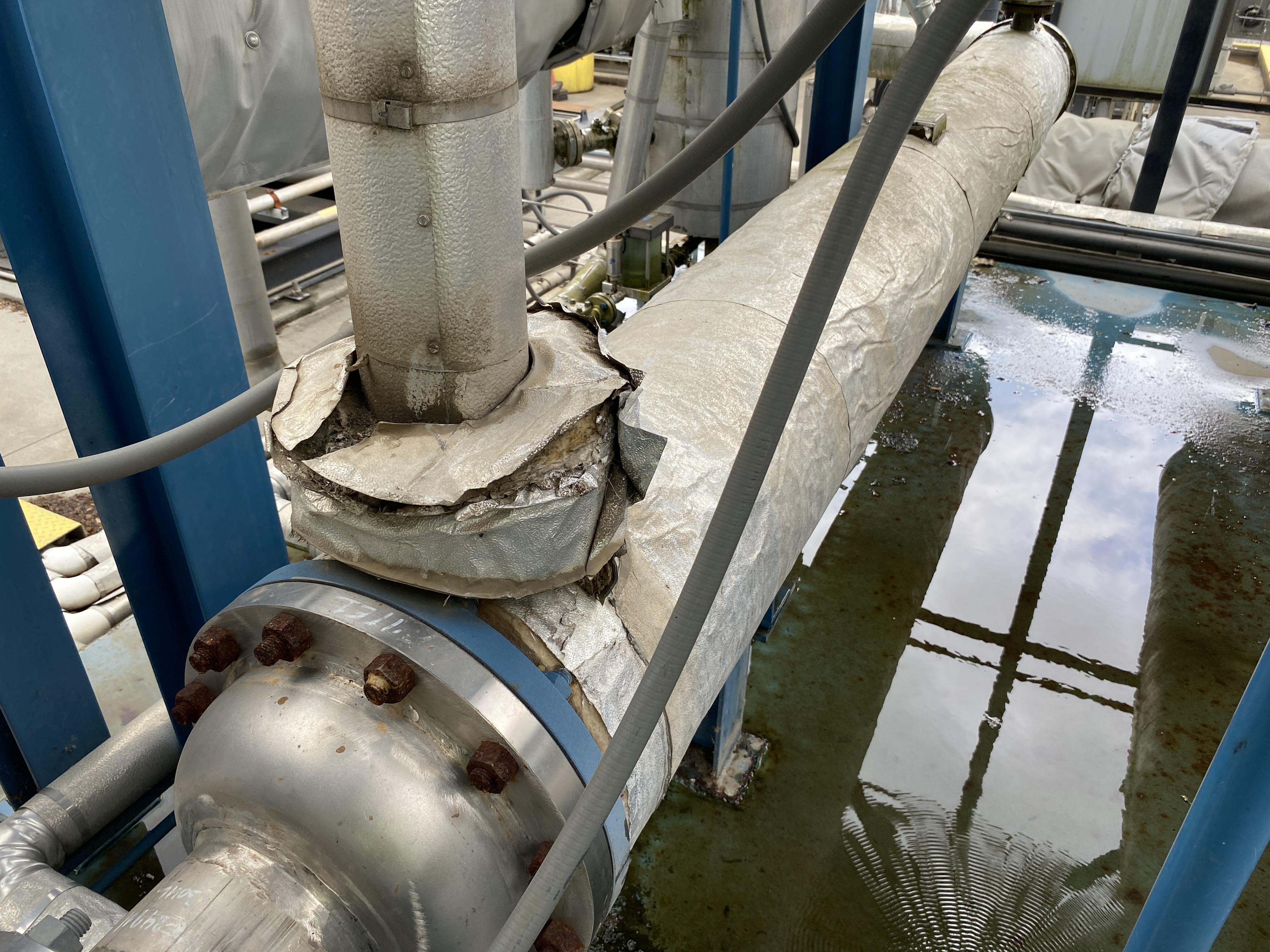 Used Used JFD Tube & Coil Products Inc. 282.5 sq ft. 304L Stainless Steel shell and tube heat exchanger