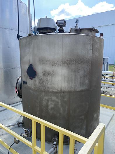 Used Used approximately 3000 gallon vertical stainless steel storage tank