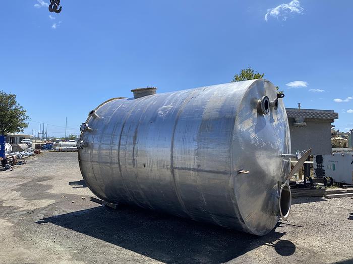 Used Used approximately 9000 gallon stainless steel vertical storage tank