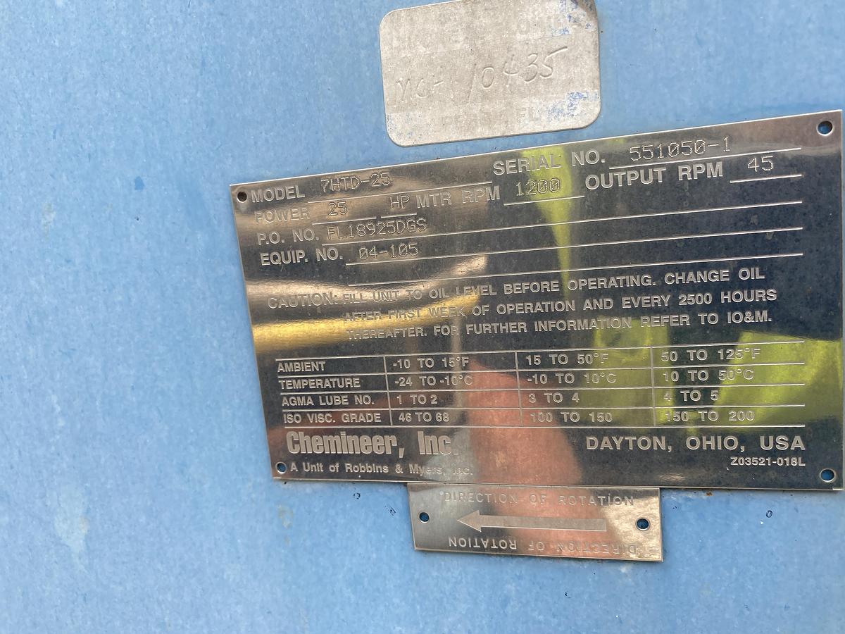 Used Used A.V.A. approximately 10,500 gallon stainless steel vertical mix tank