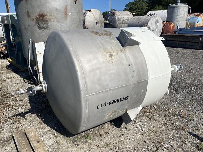 Used Used Circleville Metal Works approximately 750 gallon 304 stainless steel vertical mix tank