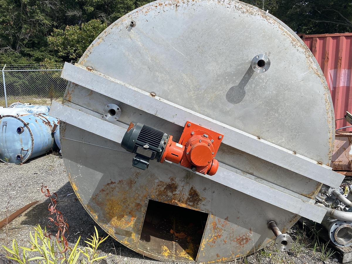 Used Used Gaston County approximately 2800 gallon stainless steel mix tank