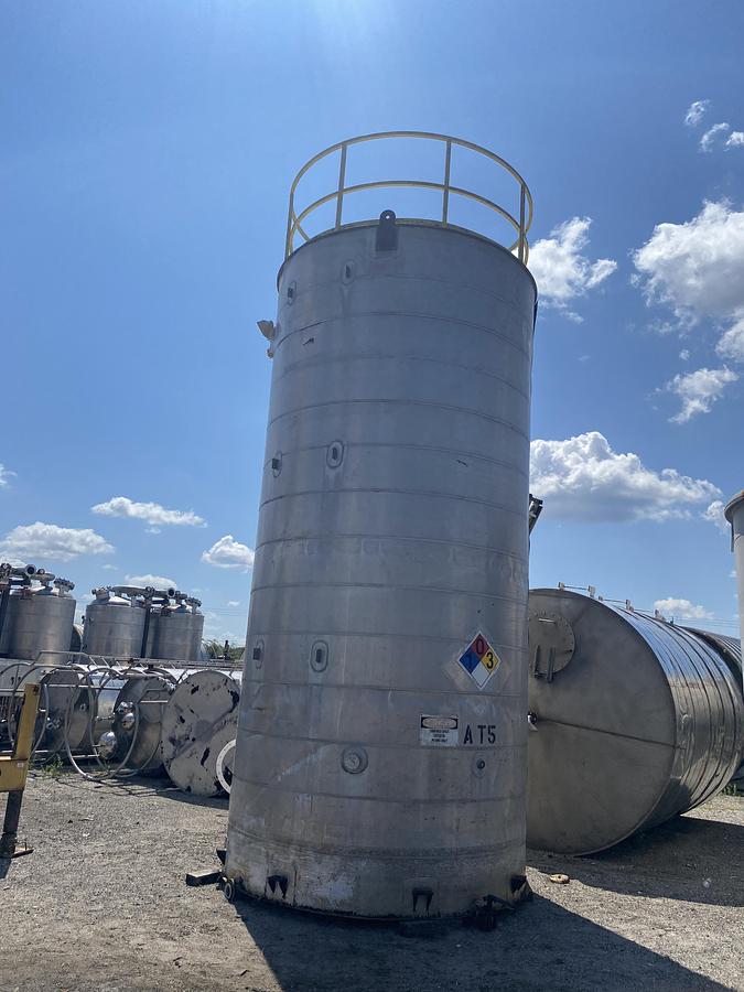 Used Used Industrial Air Inc. approximately 10,000 gallon stainless steel storage tank