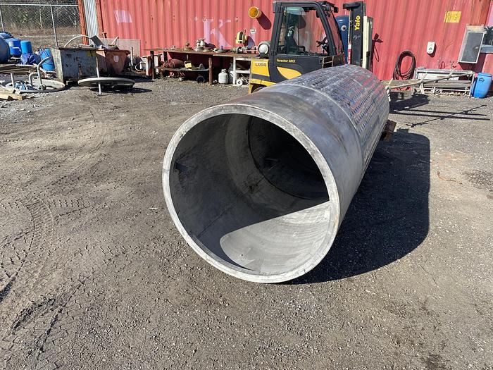 Used Used approximately 1000 gallon jacketed stainless steel tank