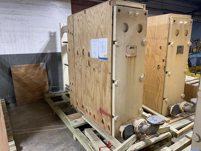 Used Used APV Model R-56 stainless steel plate heat exchanger