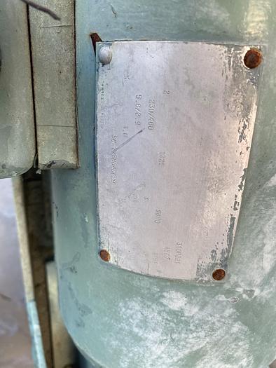 Used Used Alloy Fabricators Inc.  approximately 1000 gallon vertical 304 stainless steel mix tank