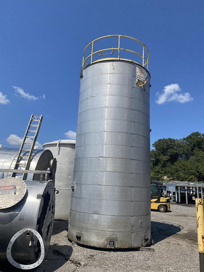 Used Used Industrial Air Inc. approximately 10,000 gallon stainless steel storage tank