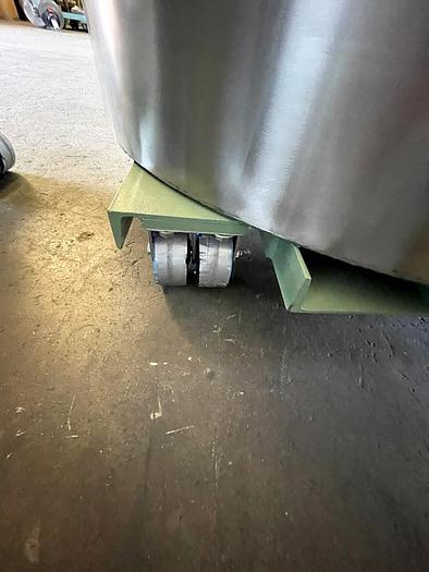 Used Used 315 gallon 304 stainless steel vertical jacketed mix tank