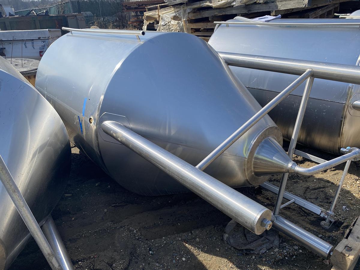 Used Used Deutshe Babcock BTE Gruppe Bdag 2600L/680 gallon 304 stainless steel vertical jacketed tank