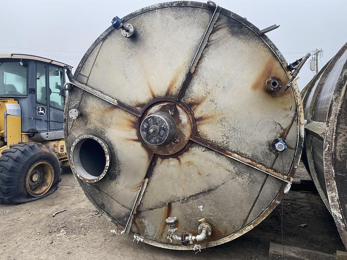 Used Used 10,000 gallon stainless steel vertical tank