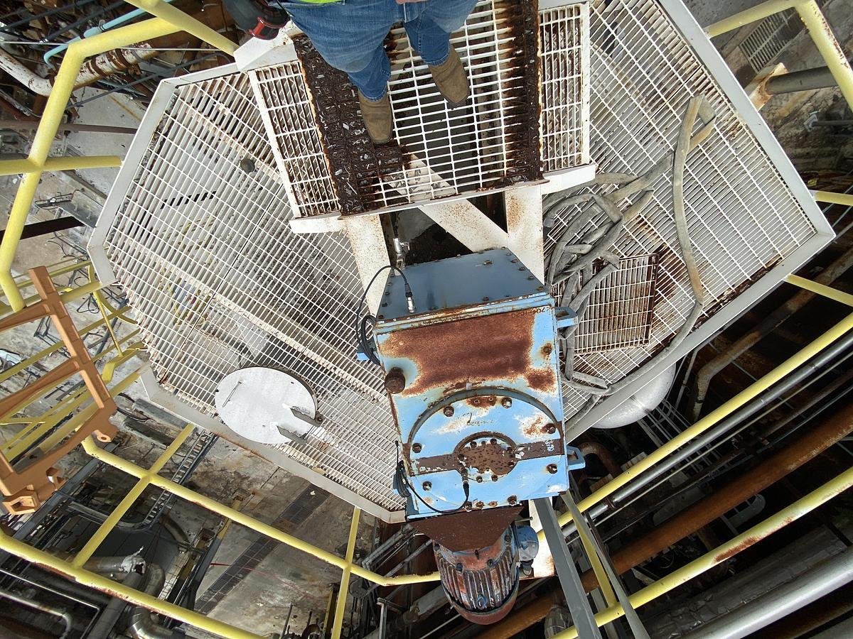 Used Used A.V.A. approximately 10,500 gallon stainless steel vertical mix tank