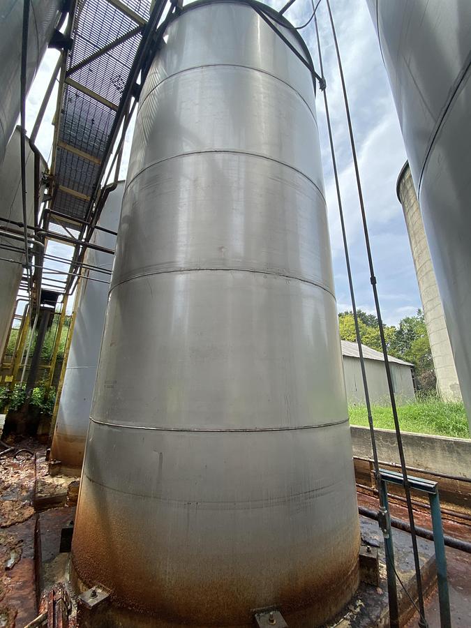 Used Used Industrial Air Inc. approximately 10,000 gallon stainless steel storage tank