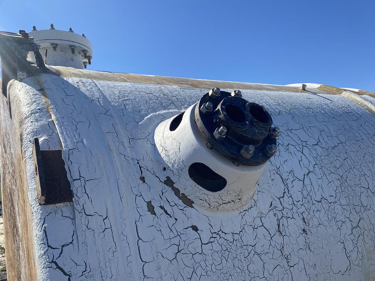 Used Used Owens Corning 5600  gallon fiberglass vertical storage tank