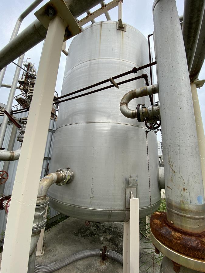 Used Used Advanced Vessel and Alloy approximately 8,800 gallon stainless steel vertical tank
