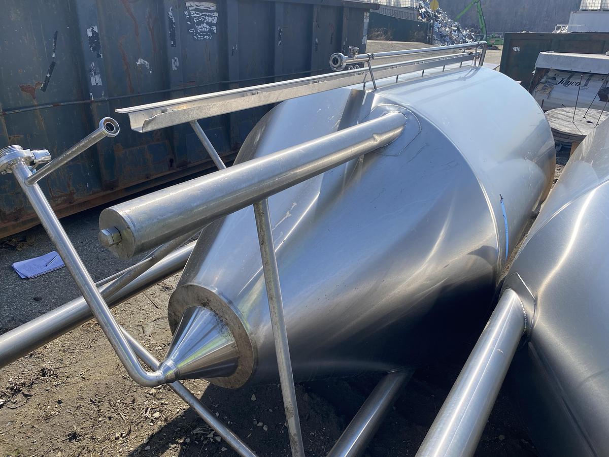 Used Used Deutshe Babcock BTE Gruppe Bdag 2600L/680 gallon 304 stainless steel vertical jacketed tank