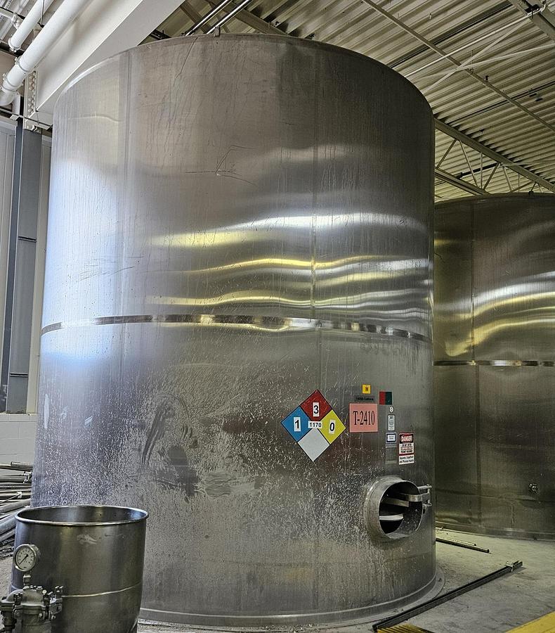 Used Used SFI 13,000 gallon 304 stainless steel sanitary storage tank