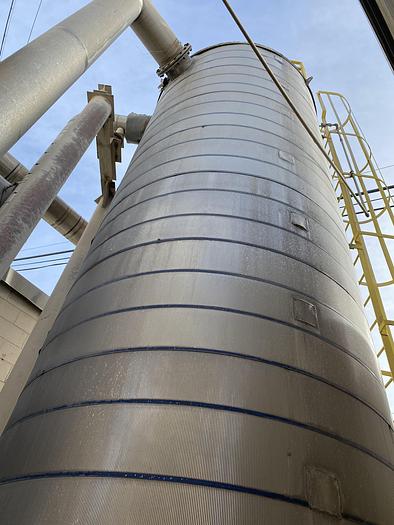 Used Used Armor Metalworks approximately 10,500 gallon 304L stainless steel vertical tank