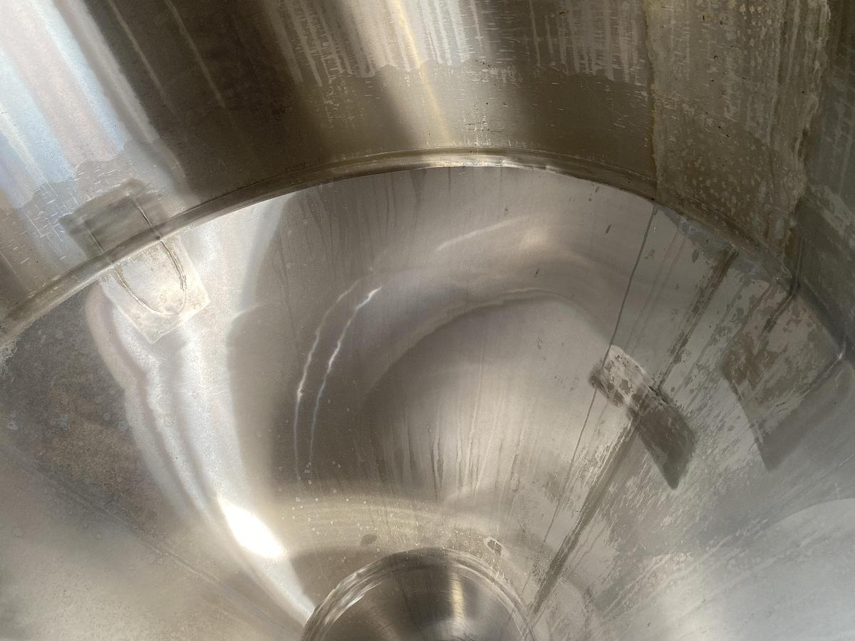 Used Used Deutshe Babcock BTE Gruppe Bdag 2600L/680 gallon 304 stainless steel vertical jacketed tank