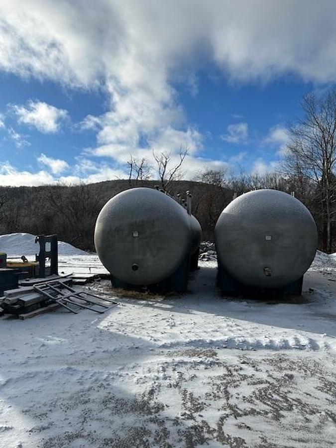 Unused Peerless Mfg. 13,000 gallon 304L stainless steel horizontal pressure tank