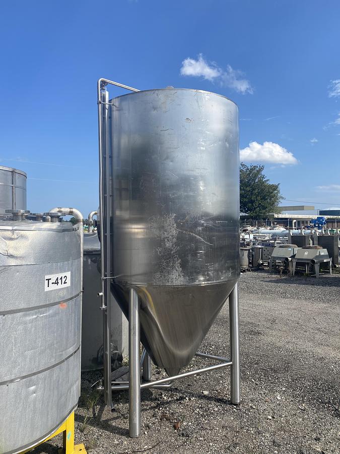 Used Used Deutshe Babcock BTE Gruppe Bdag 2600L/680 gallon 304 stainless steel vertical jacketed tank