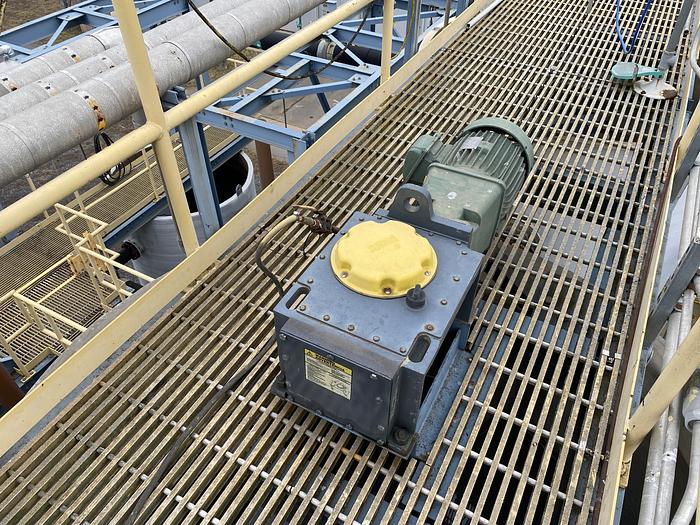 Used Used Lightnin Right-Angle Drive (CW).  Model 504Q7.5C