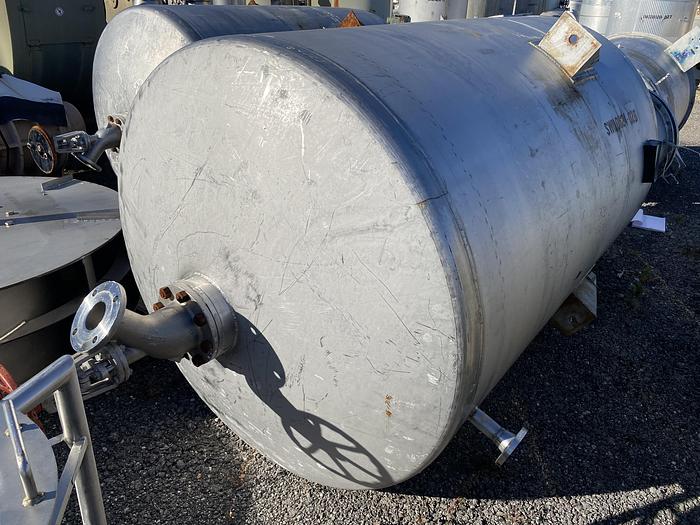 Used Used Alloy Fabricators Inc.  approximately 1000 gallon vertical 304 stainless steel mix tank