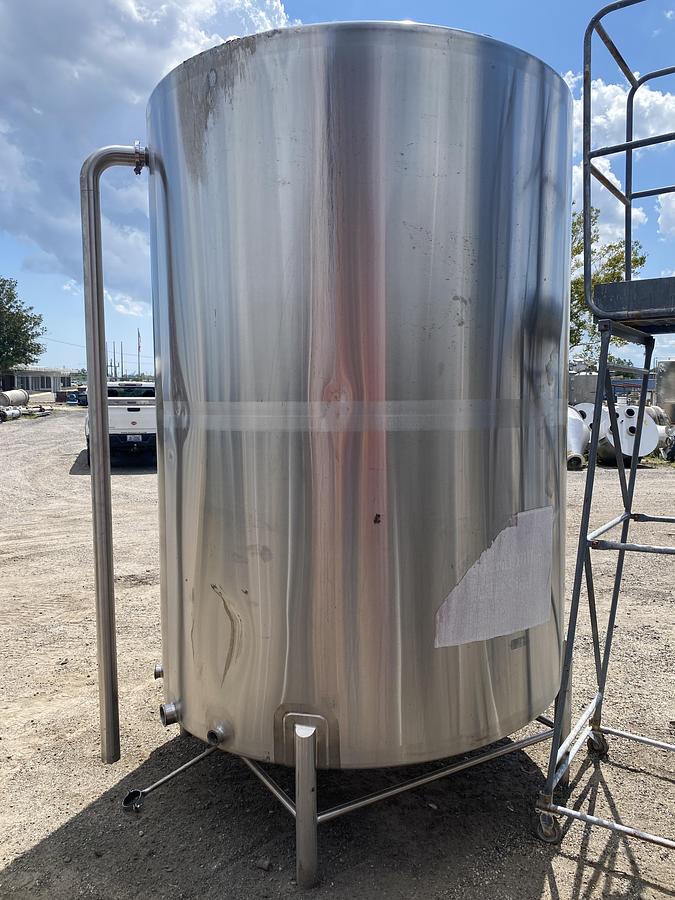 Used Used approximately 1500 gallon stainless steel sanitary storage tank